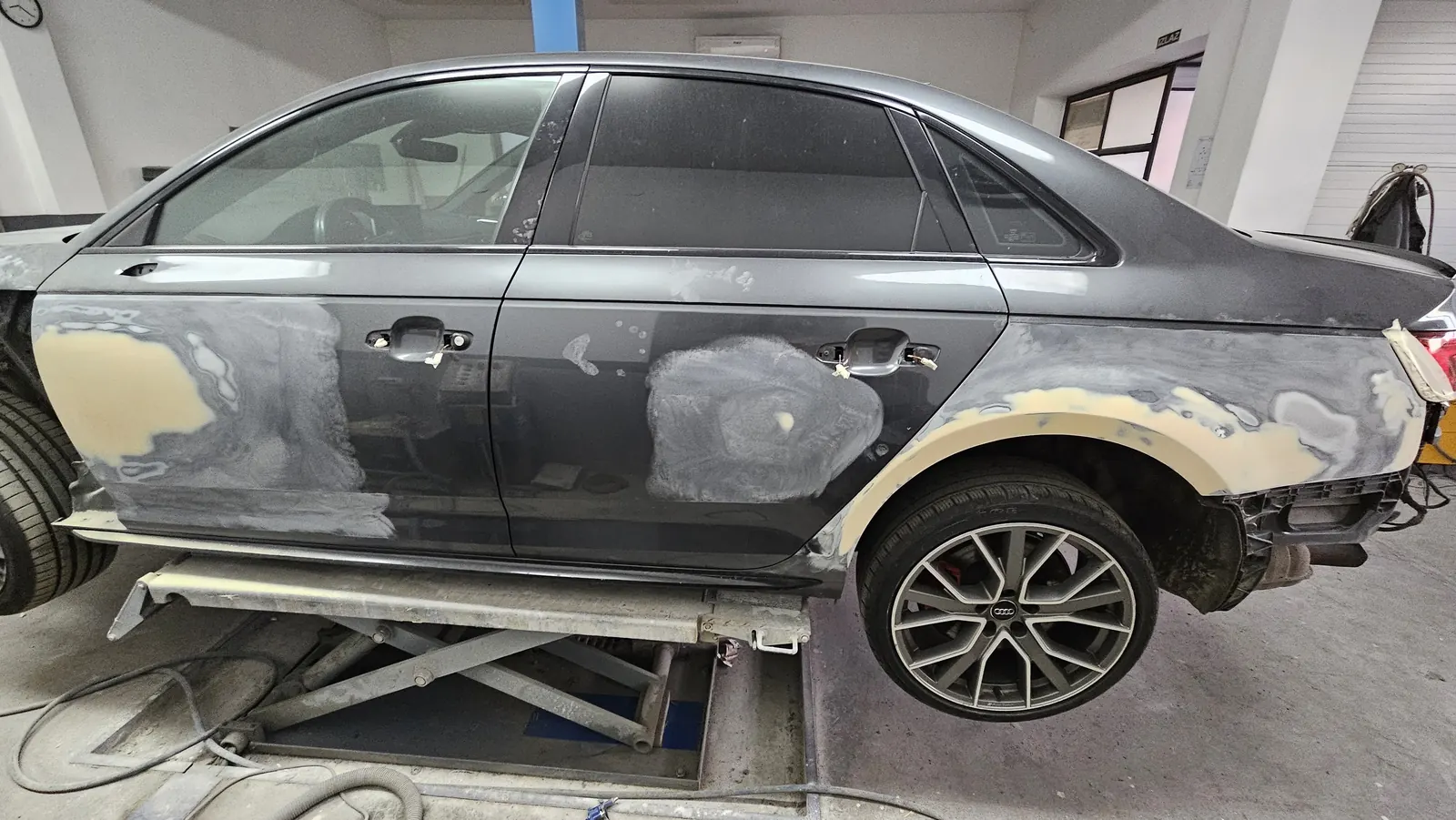 Audi A4 — Autometal, fotografija 1